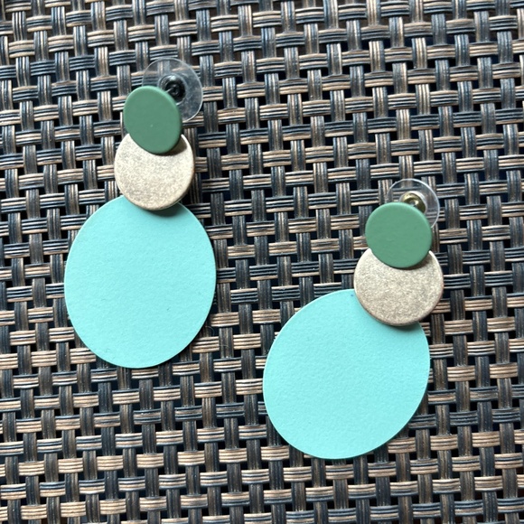 Necklace and earrings set - Picture 2 of 3